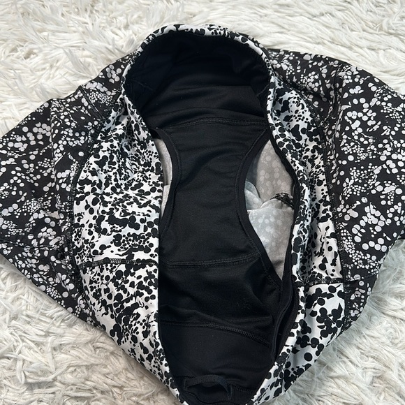 Lululemon Run Times Short II*4" Chirasu Black / Chirakasu Alpine White - Picture 3 of 7